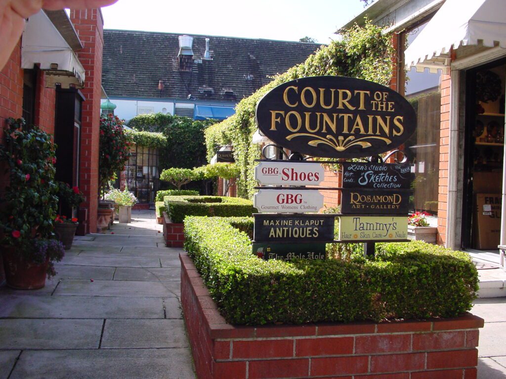 court of the fountains shopping courtyard